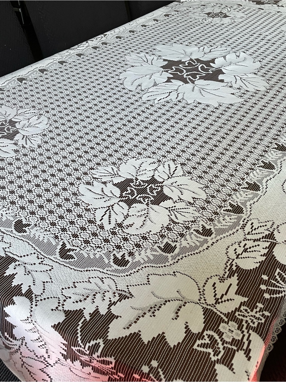 Classic White Lace Ivy Pattern Kitchen Tablecloth 62 x 97